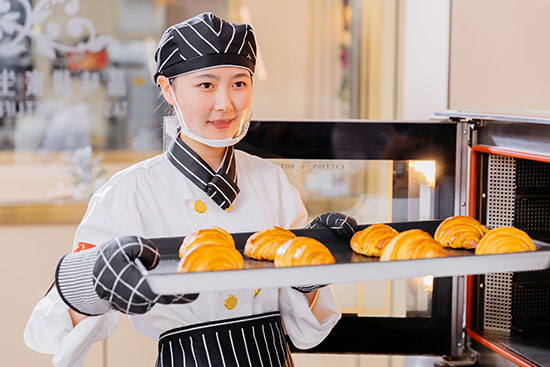 15岁女生上技校学什么