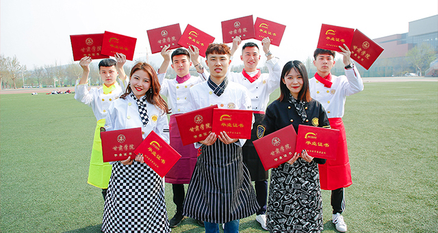 兰州哪有学美甲的学校