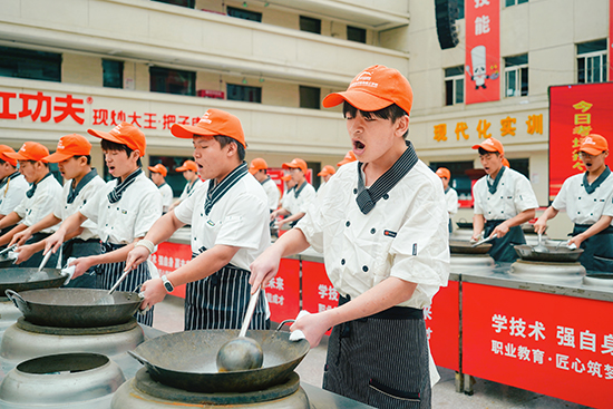 14岁孩子学什么技术好？烹饪技能开启精彩人生