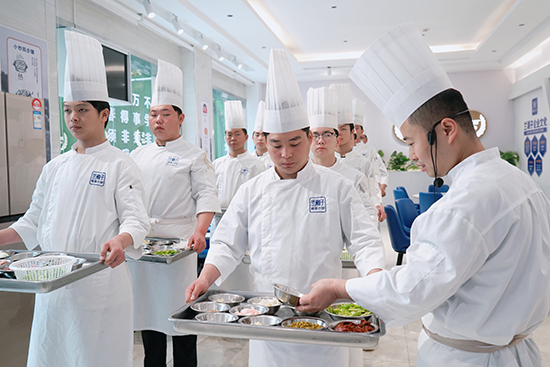 14岁男孩不上学了学什么技术好?甘肃新东方助你技能逆袭 14岁男孩不上学了学什么技术好?甘肃新东方助你技能逆袭