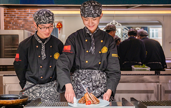 14岁男生学什么技术好？别焦虑，这条技能成才路更适配